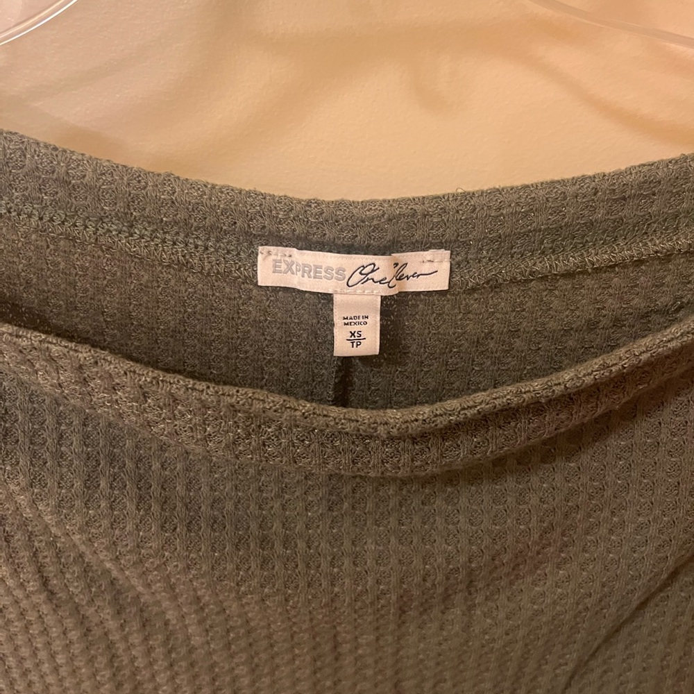 Express Sweater - Picture 3 of 3